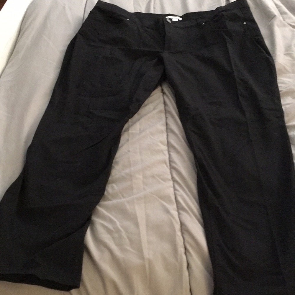 Black Capris!